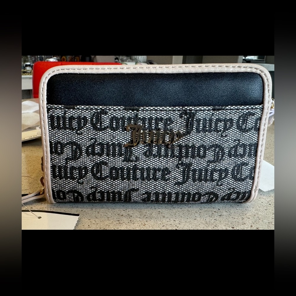COPY - Juicy Couture Wallet Spring Fling Multicompartment Bifold - Black/ Beige…